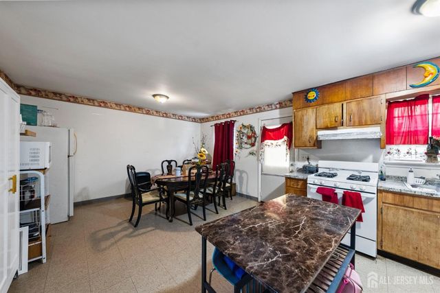 16 Millstone Road, Franklin Twsp, NJ 08873