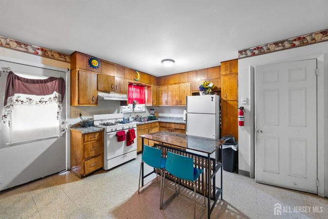 16 Millstone Road, Franklin Twsp, NJ 08873