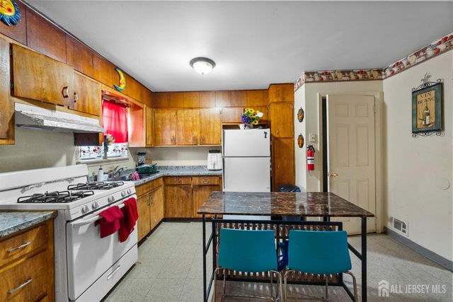 16 Millstone Road, Franklin Twsp, NJ 08873