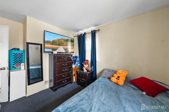 16 Millstone Road, Franklin Twsp, NJ 08873