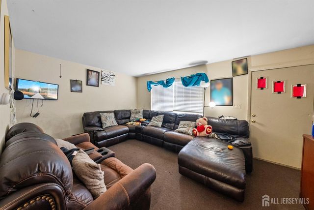 16 Millstone Road, Franklin Twsp, NJ 08873