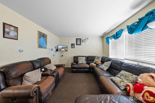 16 Millstone Road, Franklin Twsp, NJ 08873