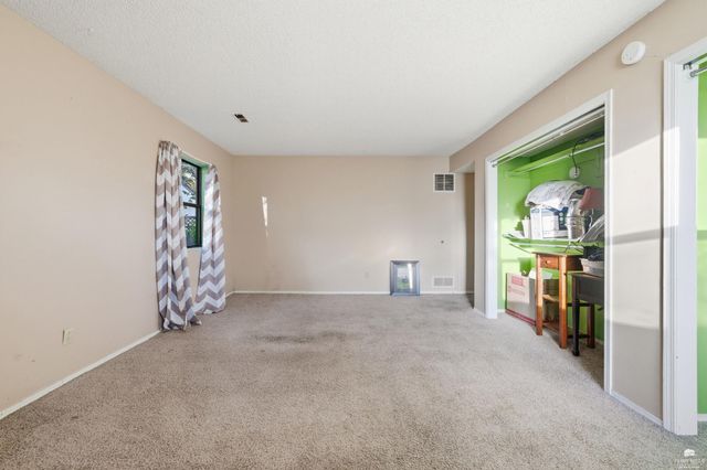 2120 Halls Landing, Manhattan, KS 66502