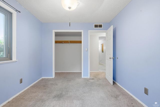 2120 Halls Landing, Manhattan, KS 66502