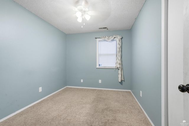 2120 Halls Landing, Manhattan, KS 66502