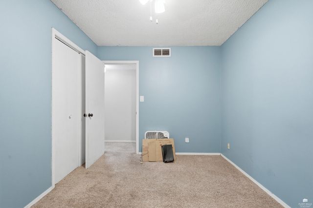 2120 Halls Landing, Manhattan, KS 66502