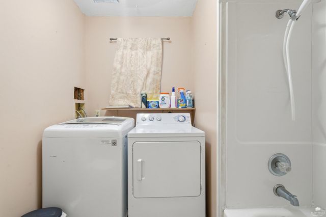 2120 Halls Landing, Manhattan, KS 66502