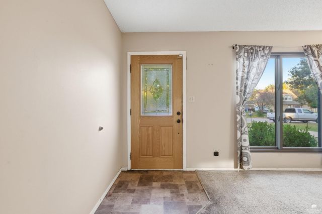 2120 Halls Landing, Manhattan, KS 66502