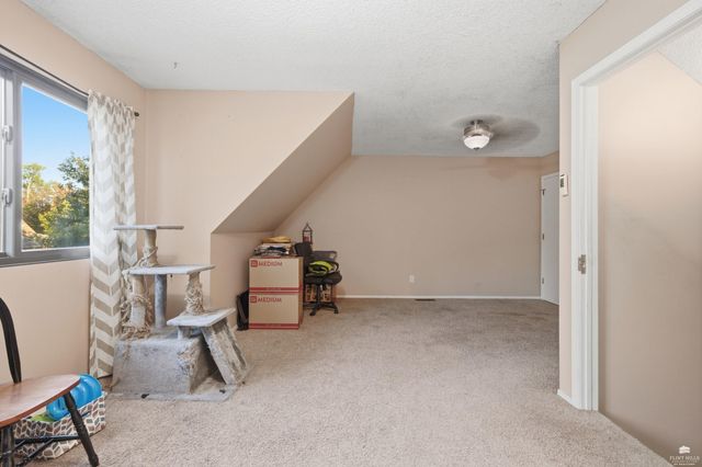 2120 Halls Landing, Manhattan, KS 66502