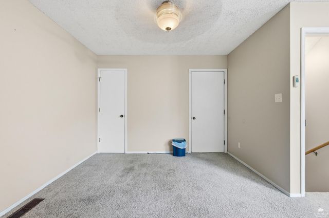 2120 Halls Landing, Manhattan, KS 66502