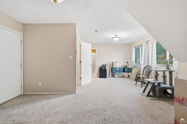 2120 Halls Landing, Manhattan, KS 66502