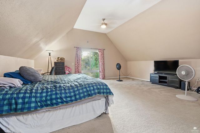 2120 Halls Landing, Manhattan, KS 66502