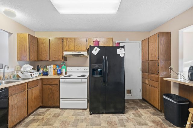 2120 Halls Landing, Manhattan, KS 66502