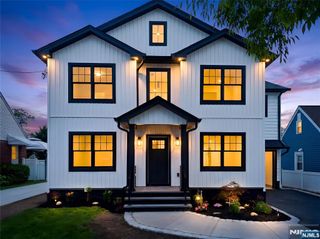 51 Becker Avenue, Rochelle Park, NJ 07662