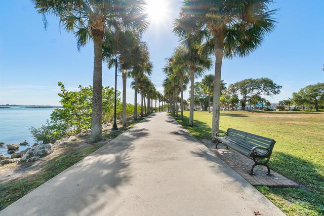 6700 Dulce Real Avenue, Fort Pierce, FL 34951