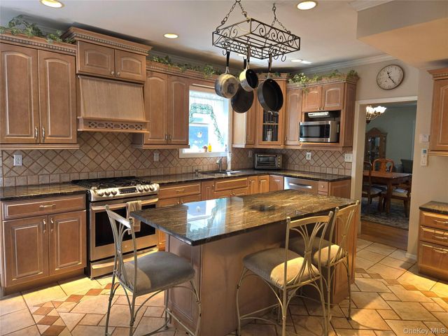 263 Candee Avenue, Sayville, NY 11782