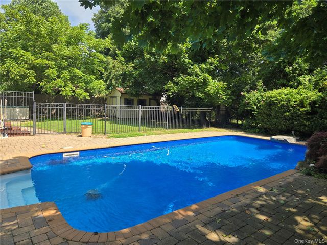 263 Candee Avenue, Sayville, NY 11782
