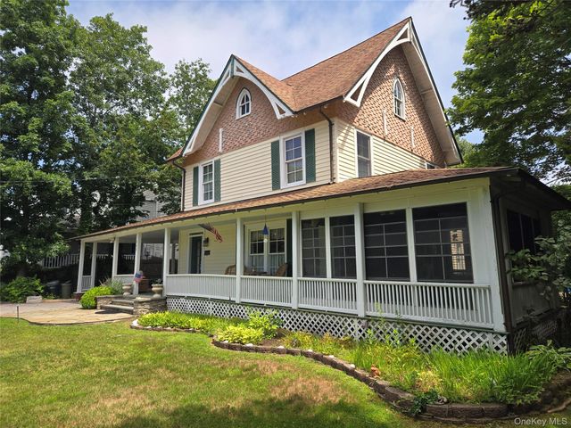 263 Candee Avenue, Sayville, NY 11782