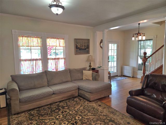 263 Candee Avenue, Sayville, NY 11782