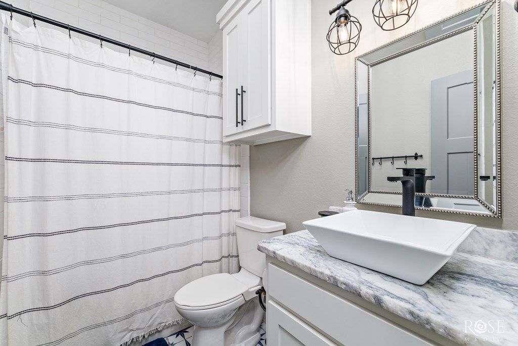 Image 12 of property listing at 1706 Shad Rd, San Angelo, TX 76904