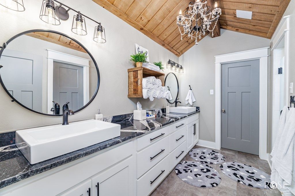 Image 20 of property listing at 1706 Shad Rd, San Angelo, TX 76904