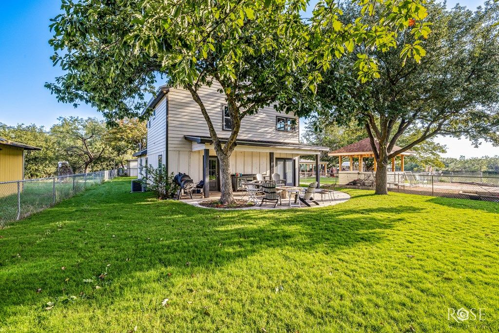 Image 27 of property listing at 1706 Shad Rd, San Angelo, TX 76904