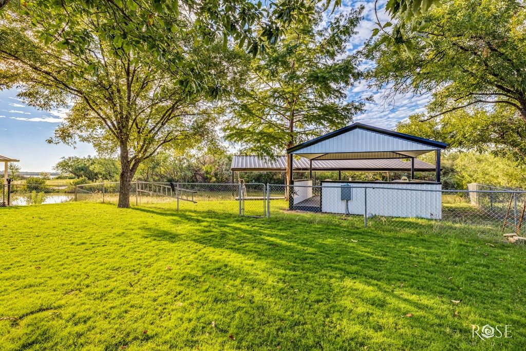 Image 30 of property listing at 1706 Shad Rd, San Angelo, TX 76904