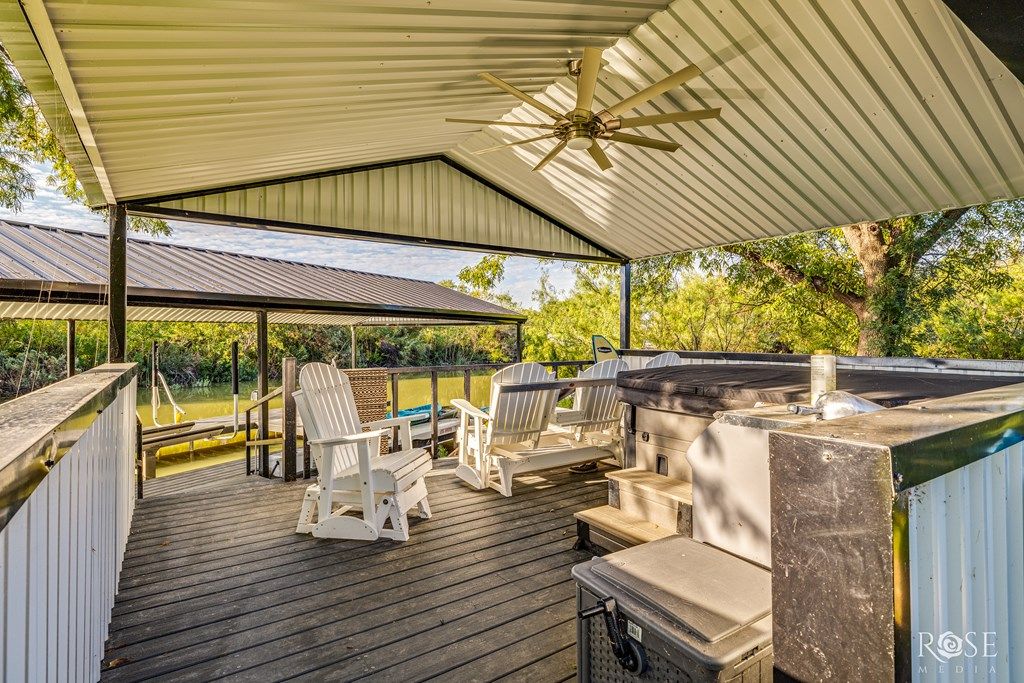 Image 31 of property listing at 1706 Shad Rd, San Angelo, TX 76904