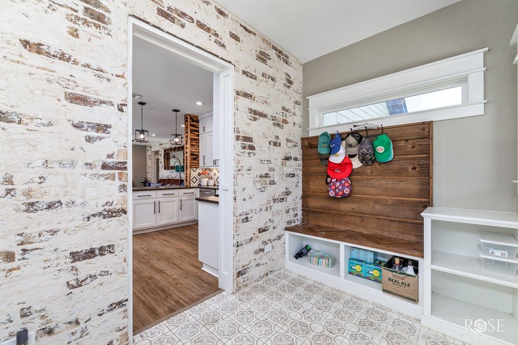 Image 5 of property listing at 1706 Shad Rd, San Angelo, TX 76904