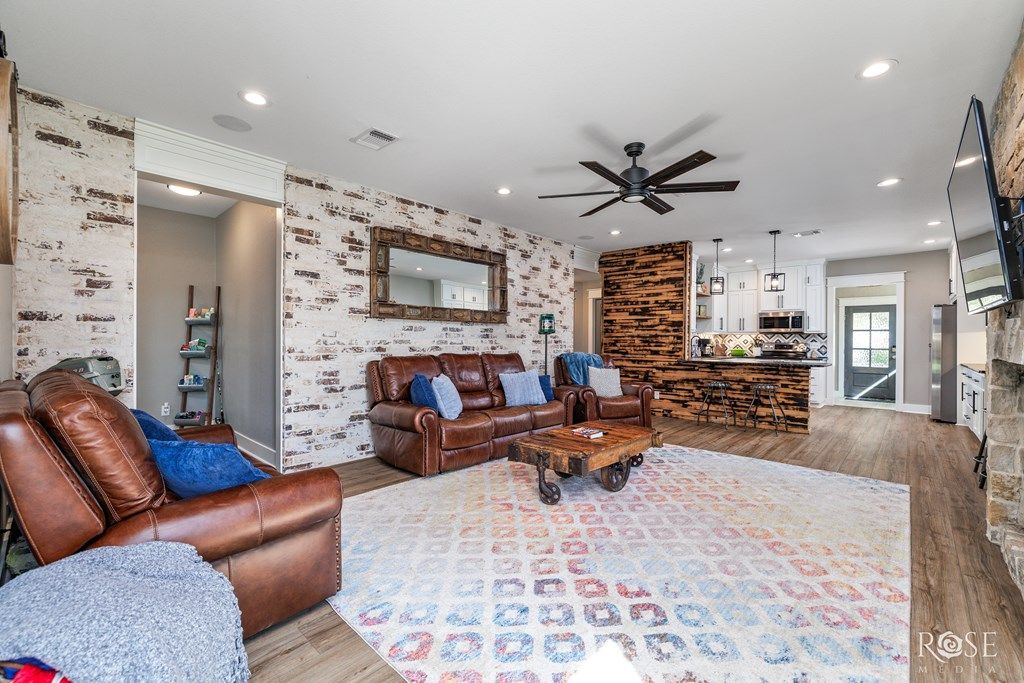 Image 9 of property listing at 1706 Shad Rd, San Angelo, TX 76904