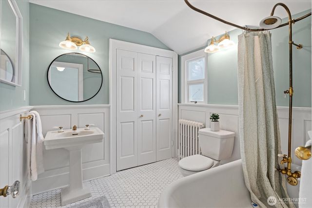 1920 NE Naomi Place, Seattle, WA 98115