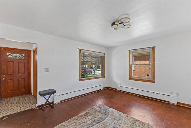 6242 W Leon TERRACE, Milwaukee, WI 53218