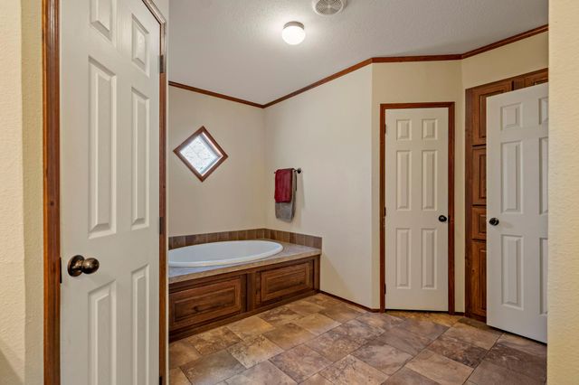 454 Leisure LN, Cedar Creek, TX 78612