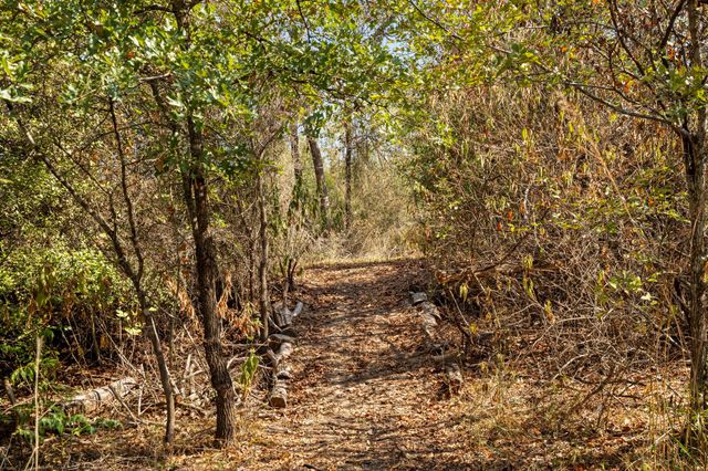 454 Leisure LN, Cedar Creek, TX 78612