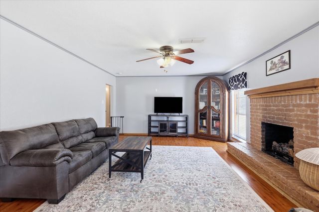 892 Highland Circle, Springtown, TX 76082