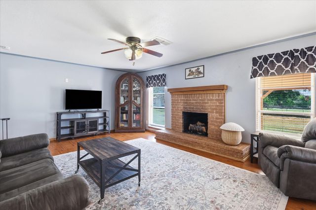 892 Highland Circle, Springtown, TX 76082
