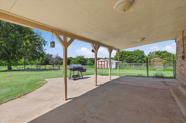 892 Highland Circle, Springtown, TX 76082