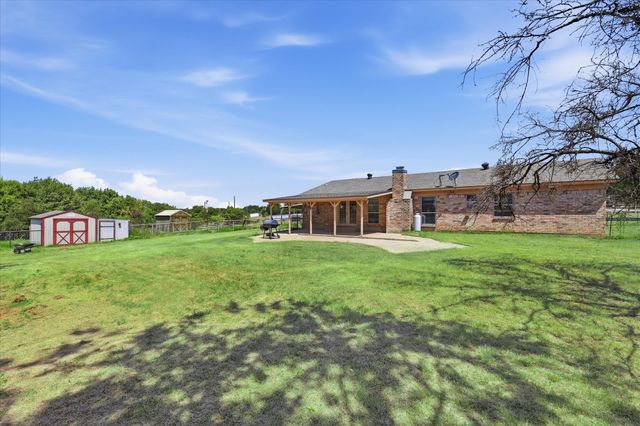 892 Highland Circle, Springtown, TX 76082