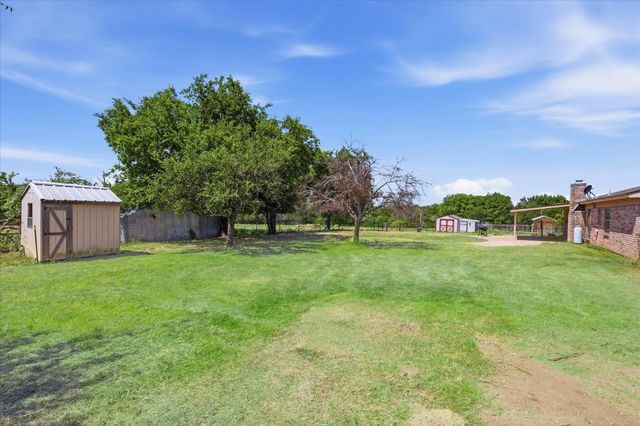 892 Highland Circle, Springtown, TX 76082