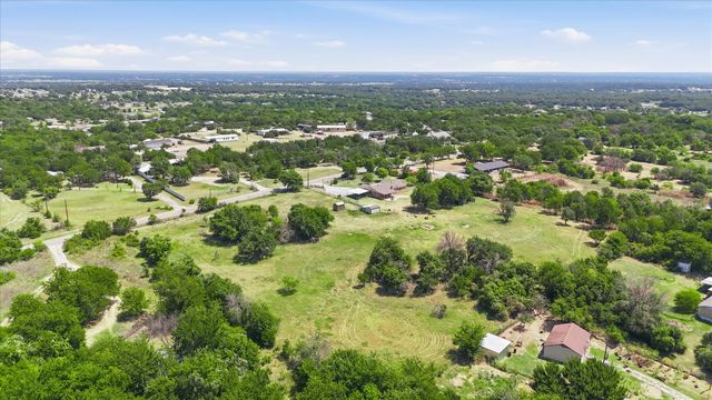 892 Highland Circle, Springtown, TX 76082