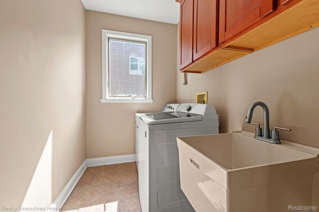3830 Arlington Avenue, Fort Gratiot Charter Township, MI 48059