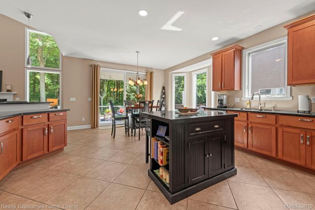 3830 Arlington Avenue, Fort Gratiot Charter Township, MI 48059