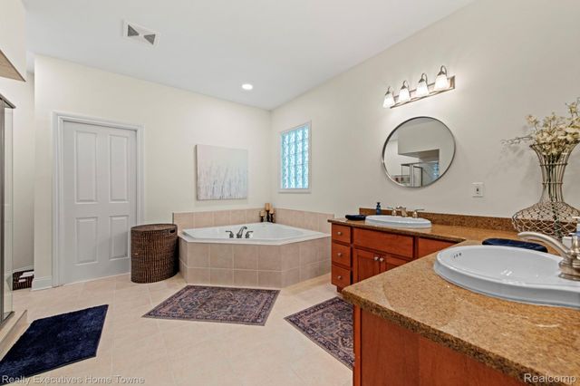 3830 Arlington Avenue, Fort Gratiot Charter Township, MI 48059