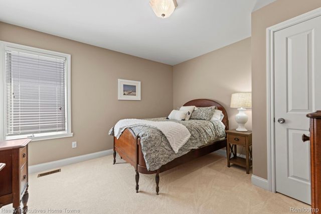 3830 Arlington Avenue, Fort Gratiot Charter Township, MI 48059