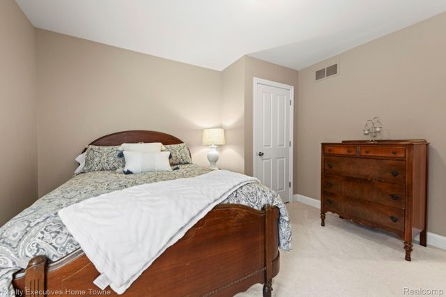 3830 Arlington Avenue, Fort Gratiot Charter Township, MI 48059