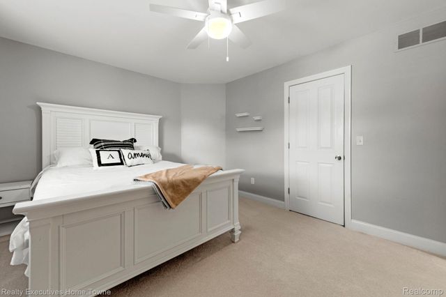 3830 Arlington Avenue, Fort Gratiot Charter Township, MI 48059