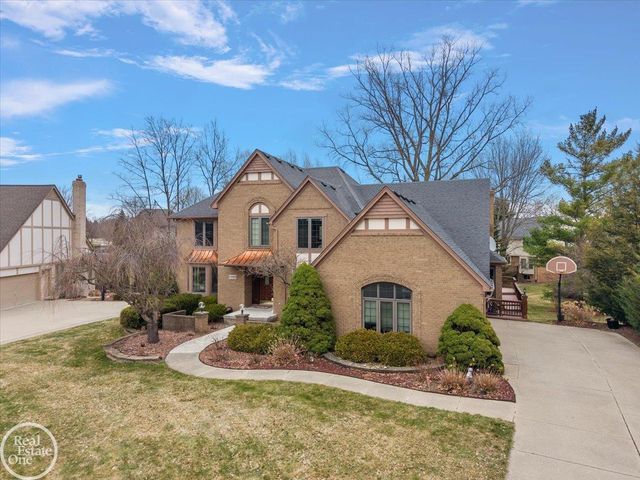 54168 Overbrook Court, Shelby Twp, MI 48316