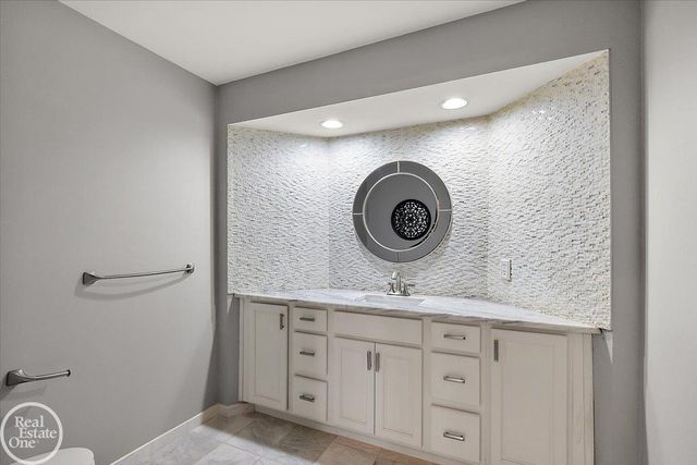 54168 Overbrook Court, Shelby Twp, MI 48316