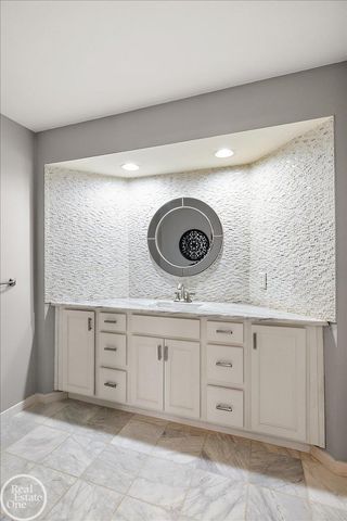 54168 Overbrook Court, Shelby Twp, MI 48316