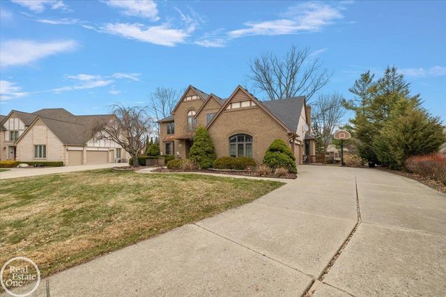 54168 Overbrook Court, Shelby Twp, MI 48316